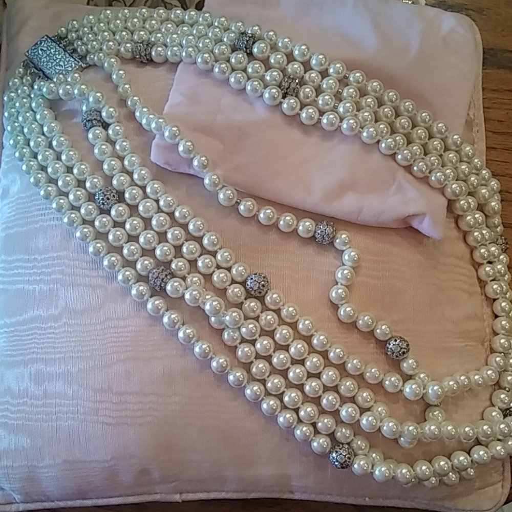 Audrey Hepburn Camrose and Kross pearl necklace